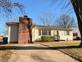 611 S Monroe Ave in Joplin, MO - Building Photo