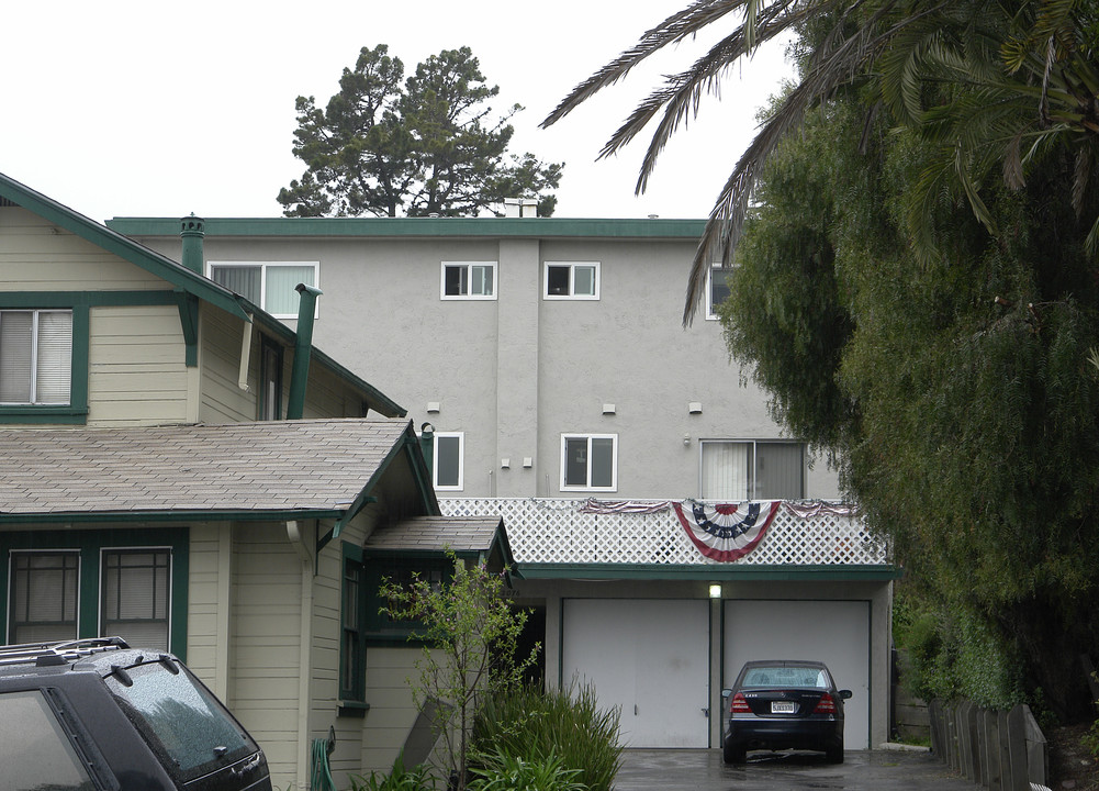 2074 Regent Way in Castro Valley, CA - Building Photo