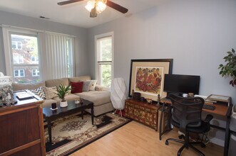 4825 W Hutchinson St in Chicago, IL - Building Photo - Building Photo