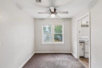 306 W Mimosa Dr in Midwest City, OK - Building Photo - Building Photo
