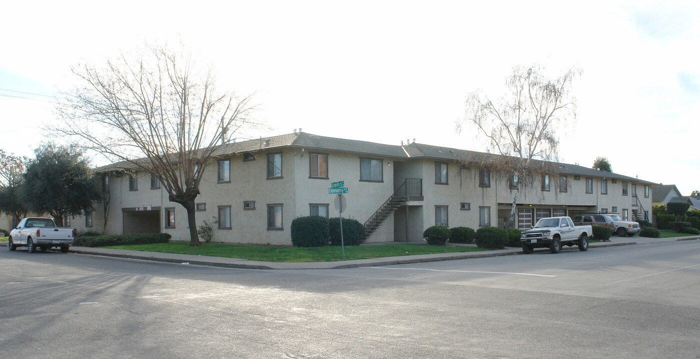 Madison Court in Gilroy, CA - Building Photo