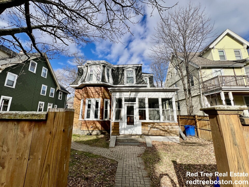 24 Ashford St, Unit 2 in Boston, MA - Foto de edificio