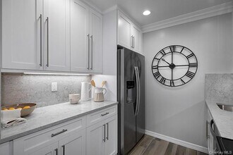 42 Longfellow Ave in Levittown, NY - Building Photo - Building Photo