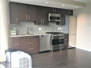 138 W 1st Ave in Vancouver, BC - Building Photo - Building Photo