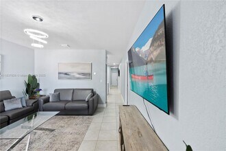 817-819 NW 1st Ave in Fort Lauderdale, FL - Building Photo - Building Photo
