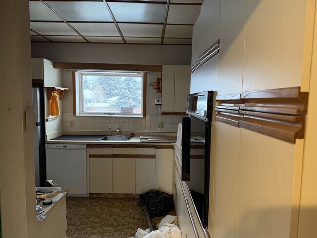 410 Leslie Ave in Saskatoon, SK - Building Photo - Building Photo