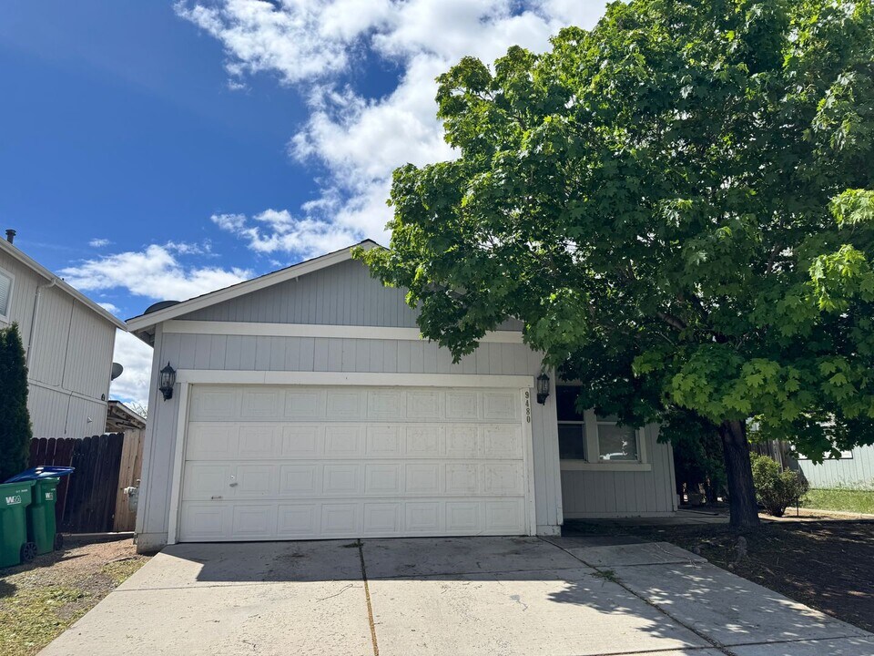 9480 Canyon Meadows Dr in Reno, NV - Building Photo