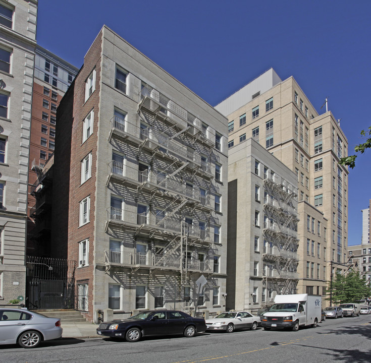 126-140 Morningside Dr in New York, NY - Building Photo