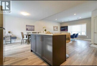 4263 Fourth Ave in Niagara Falls, ON - Building Photo - Building Photo