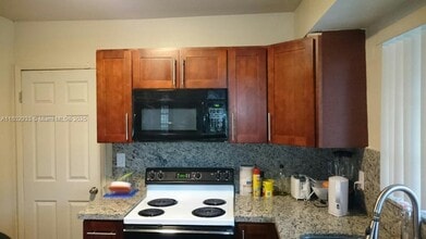 2407 Rodman St in Hollywood, FL - Building Photo - Building Photo
