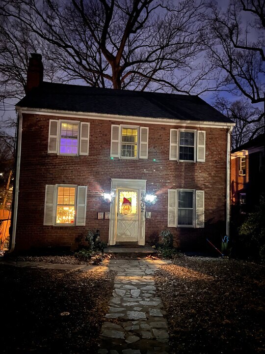 8402 Flower Ave, Unit 3 in Takoma Park, MD - Foto de edificio