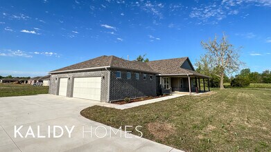 102 Olde Ml Rd in Jones, OK - Building Photo - Building Photo