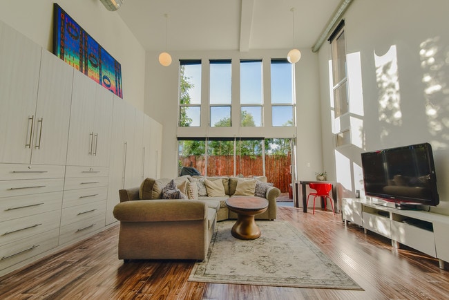 property at 4215 Glencoe Ave