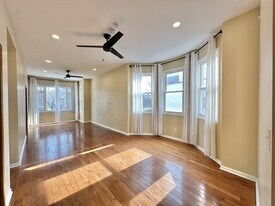 2020 N Hamlin Ave, Unit J02P in Chicago, IL - Building Photo