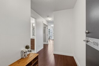 10777-10777 University Dr in Surrey, BC - Building Photo - Building Photo