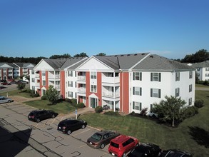 Evergreen Farms in Olmsted Twp, OH - Foto de edificio - Building Photo