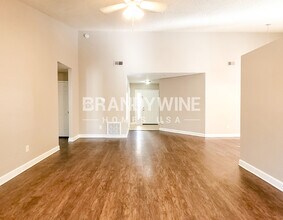 542 Queensbridge Dr in Lake Mary, FL - Foto de edificio - Building Photo