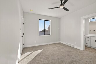 551 S Teton Ave, Unit House in Sugar City, ID - Building Photo - Building Photo