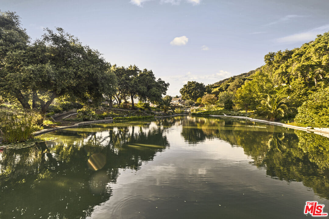 3100 Mandeville Canyon Rd in Los Angeles, CA - Building Photo