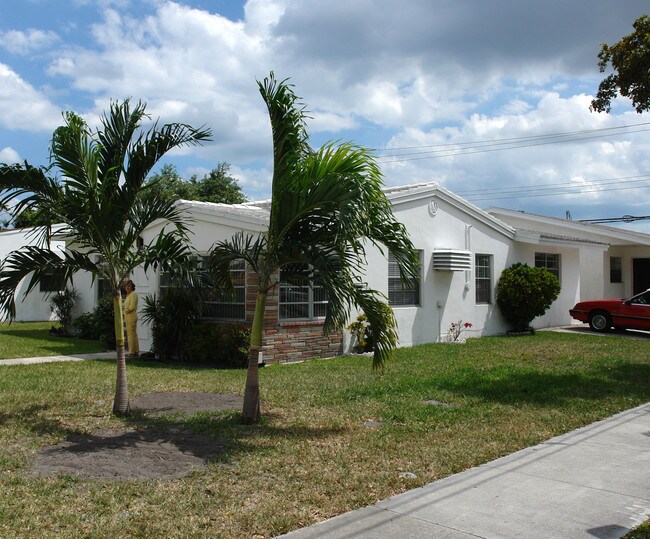 2342-2346 Taft St in Hollywood, FL - Building Photo - Building Photo