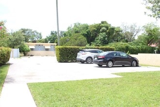 1255 NE 128th St, Unit 2 in North Miami, FL - Building Photo - Building Photo