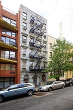 332 E 74th St in New York, NY - Building Photo - Building Photo