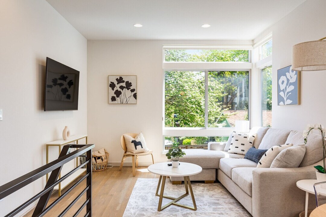 2116 3rd Ave N in Seattle, WA - Building Photo