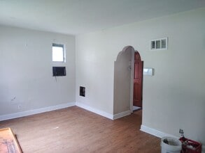 4521 Oakwood Ave in St. Louis, MO - Building Photo - Building Photo