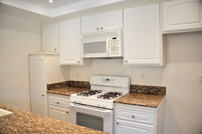 16040 Leffingwell Rd in Whittier, CA - Building Photo - Building Photo