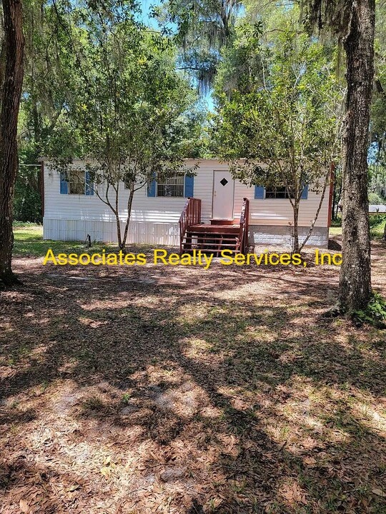 215 Ashley St in Hawthorne, FL - Building Photo