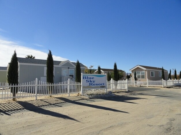 Blue Sky Resort in Twentynine Palms, CA - Building Photo - Building Photo