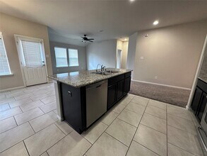 3042 Village Creek Dr in Katy, TX - Building Photo - Building Photo