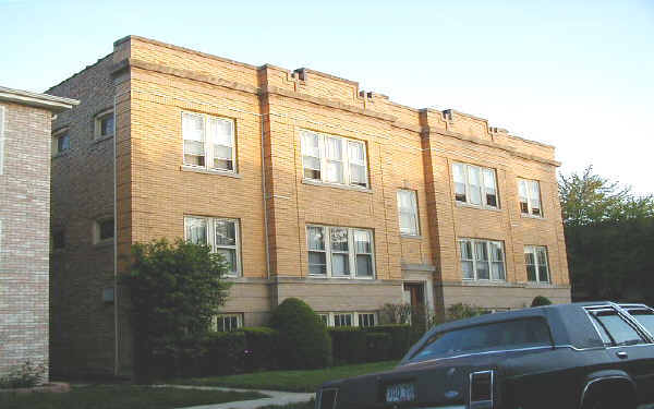 2100 Kenilworth Ave in Berwyn, IL - Building Photo