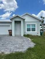 2215 Andalusia Blvd in Cape Coral, FL - Building Photo
