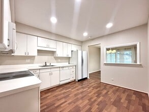 27654 Echo Valley E in Farmington Hills, MI - Building Photo - Building Photo