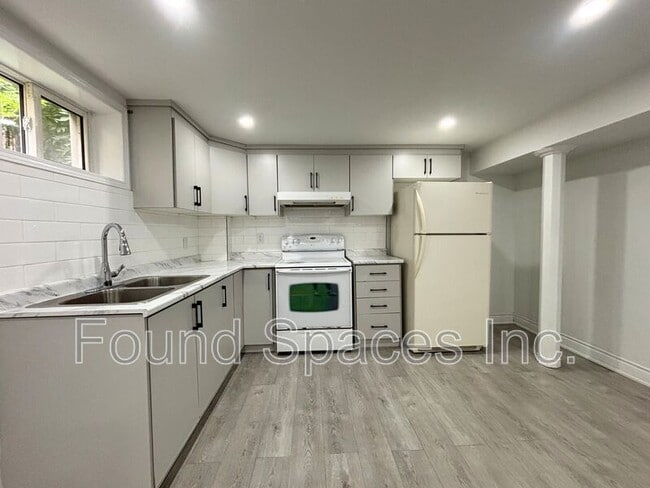 494 E 37th St in Hamilton, ON - Building Photo - Building Photo
