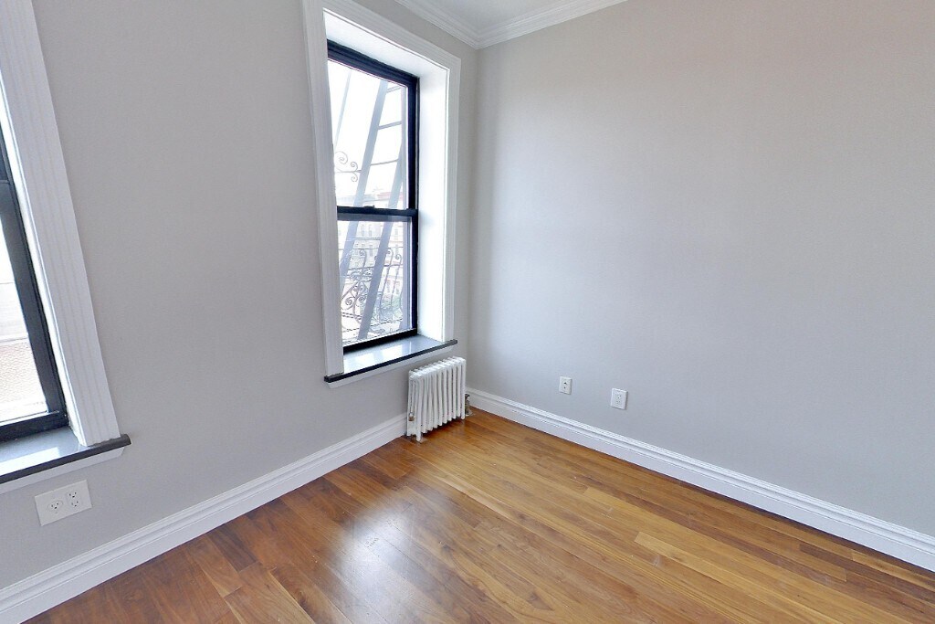 722 Tenth Avenue in New York, NY - Building Photo