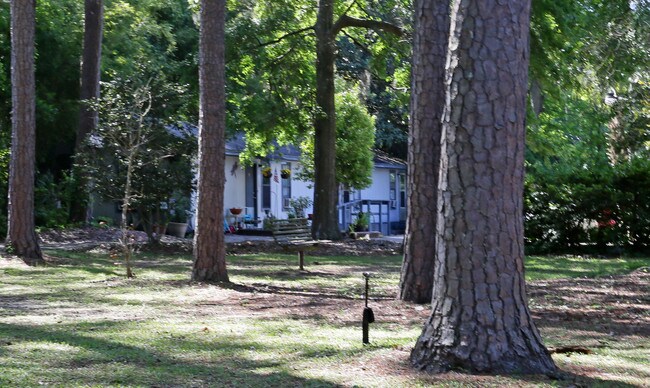 Glenview Inn in Tallahassee, FL - Building Photo - Building Photo