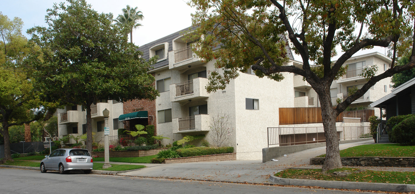 The Somerset in Pasadena, CA - Building Photo