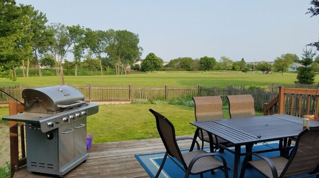1441 Loch Lomond Dr in Crystal Lake, IL - Building Photo - Building Photo