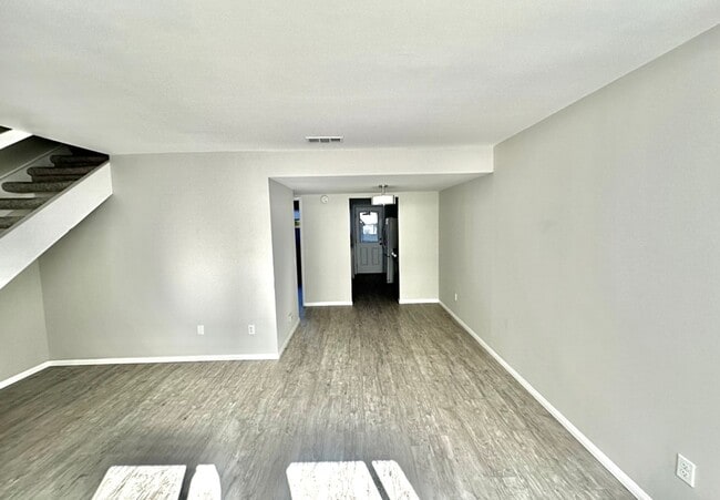 2260 N Indian Canyon Dr in Palm Springs, CA - Building Photo - Building Photo