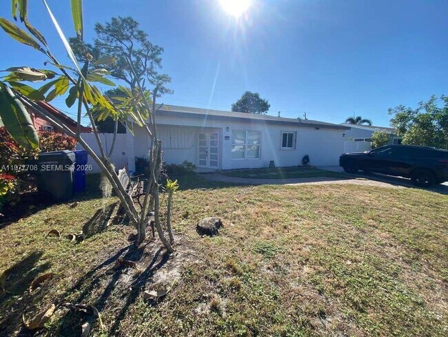 7110 Hope St in Hollywood, FL - Building Photo - Building Photo