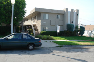 530 E Harvard Rd in Burbank, CA - Building Photo - Building Photo