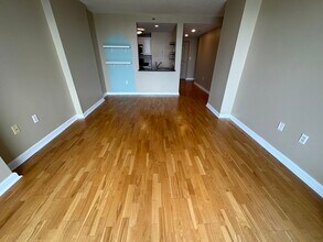 10 Museum Way in Cambridge, MA - Foto de edificio - Building Photo