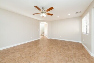 10385 Adrianna Ave in Las Vegas, NV - Building Photo - Building Photo