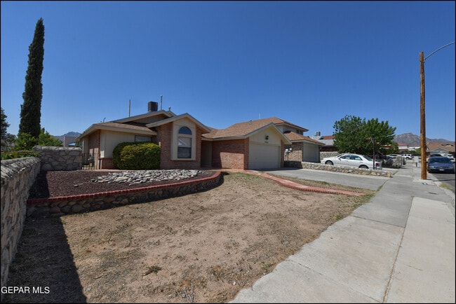 4680 Round Rock Dr in El Paso, TX - Building Photo - Building Photo