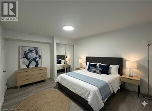 916 Magdalena Ct in Kitchener, ON - Building Photo - Building Photo