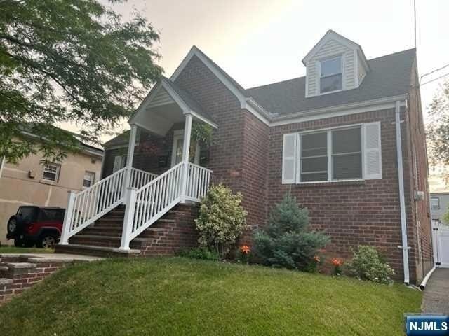 85 Burns Ave in Lodi, NJ - Foto de edificio - Building Photo