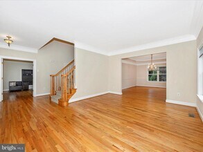 18818 Liberty Mill Rd in Germantown, MD - Building Photo - Building Photo