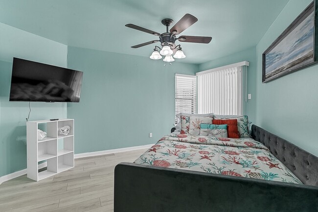 208 Seawall Blvd